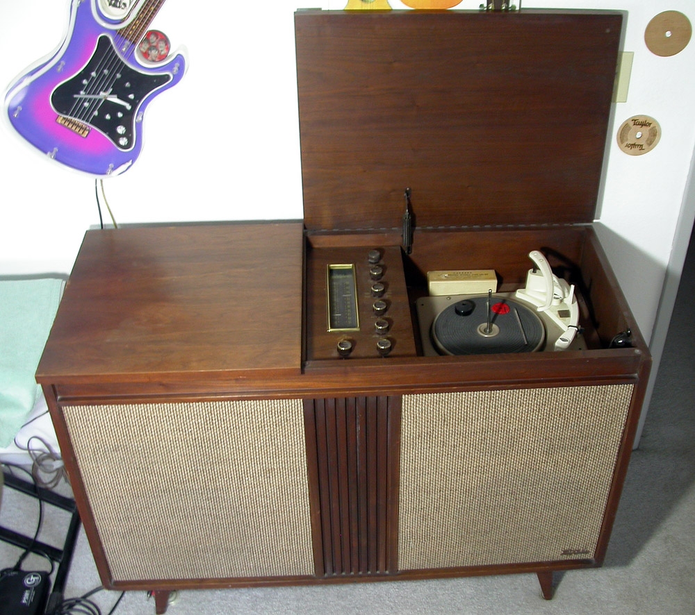 Fisher Custom Electra IV modern console